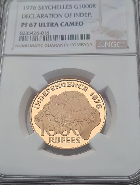 картинка Сейшельские Острова. 1000 Рупий 1976 г. Золото. 15.98 г*0.917 0.4711 oz. Декларация о независимости Сейшел! Пруф! СЛАБ NGC PF 67 ULTRA CAMEO! от магазина Одежда+ 3