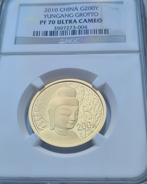 картинка Китай. 200 Юаней 2010 г. Золото. 15.55 г*0.999 0.5 oz. Буддизм! Гроты Юньган! СЛАБ NGC PF 70 ULTRA CAMEO! от магазина Одежда+ 3